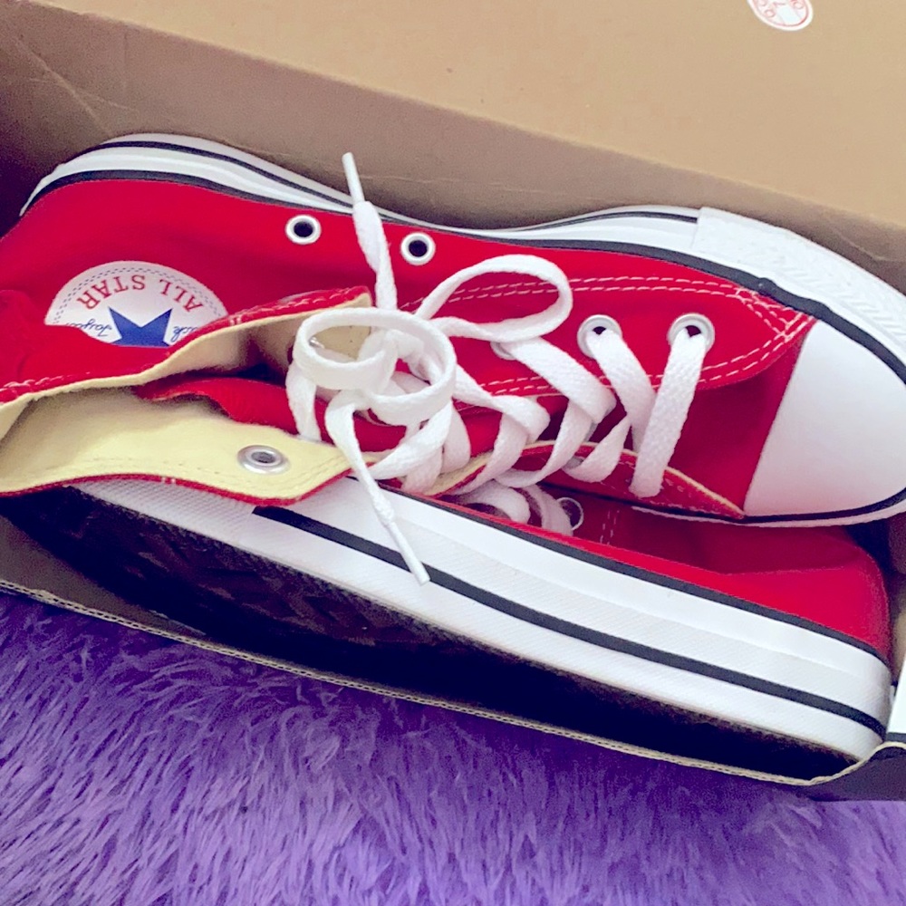 Converse 4.5 men’s , 6.5 women (unisex)